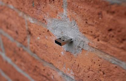 Zabetonirao je USB uređaje u zidove zgrada u New Yorku