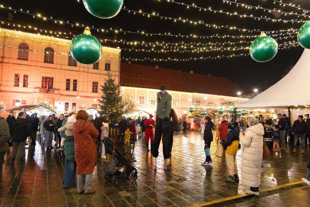 Osijek: Otvorenje Adventa uz koncert Danijele Martinović