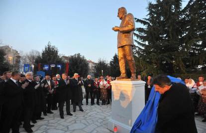 Visok 2,5 metra: I Benkovac ima spomenik Franji Tuđmanu