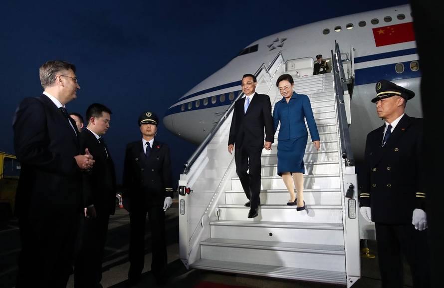 Plenković na dar dobio loptu, a on poklonio bicikl Mate Rimca