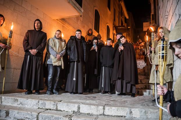 U Imotskom na Cvjetnicu uprizorena „Imotska Muka“, scenski prikaz Muke Gospodina našega Isusa Krista 