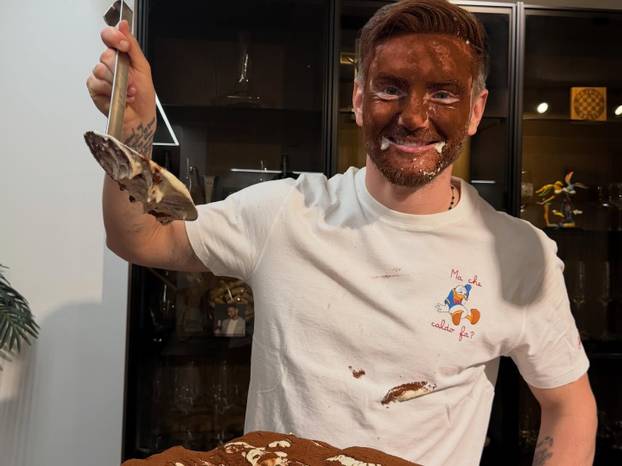 FOTO Ivan Rakitić dobio tortom u lice! Fotke s rođendana su hit