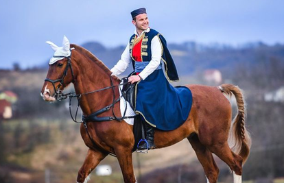 Gradonačelnik Banja Luke Božić čestitao slikom gdje jaše konja