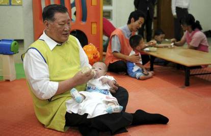 Šef Uprave Hyundai Motor za kaznu mora hraniti bebe