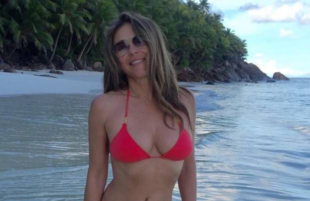 FOTO Baš voli biti gola: Neovisno o godišnjem dobu, Liz Hurley ne izlazi iz bikinija