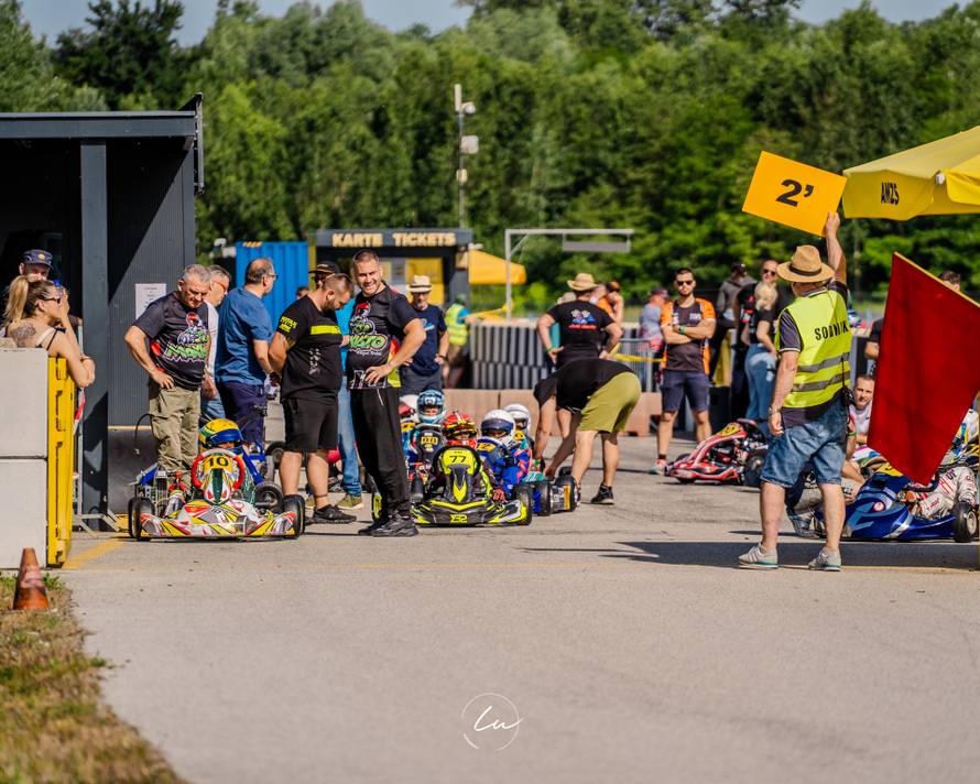 Hrvatski karting dobiva novu zvijezdu: Ivan Janičijević (11) oduševljava rezultatima...