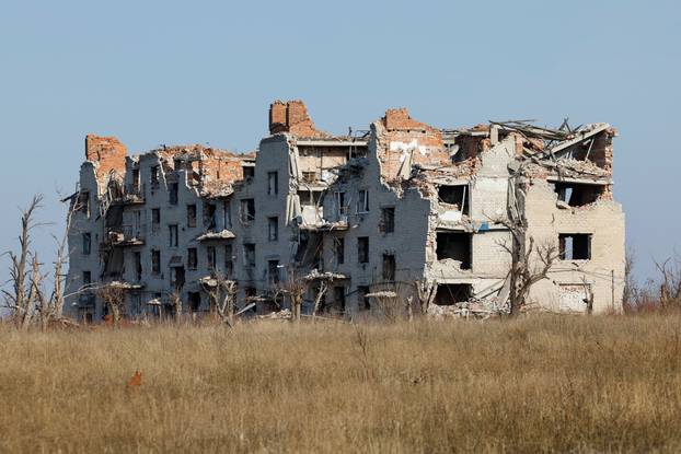 People of war-torn towns in Ukraine's Donetsk region aim to rebuild lives