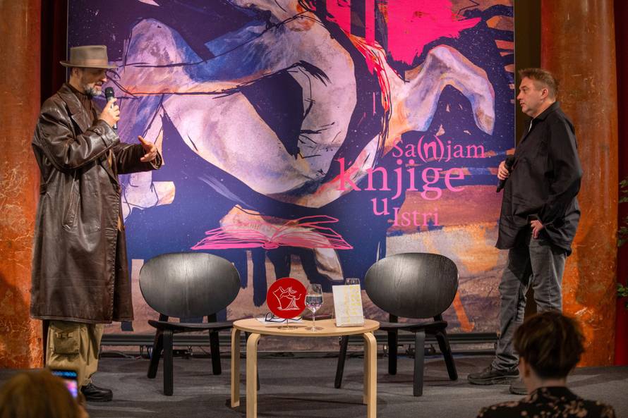 Pula: Predstavljanje romana "Sunčanik" Damira Karakaša 