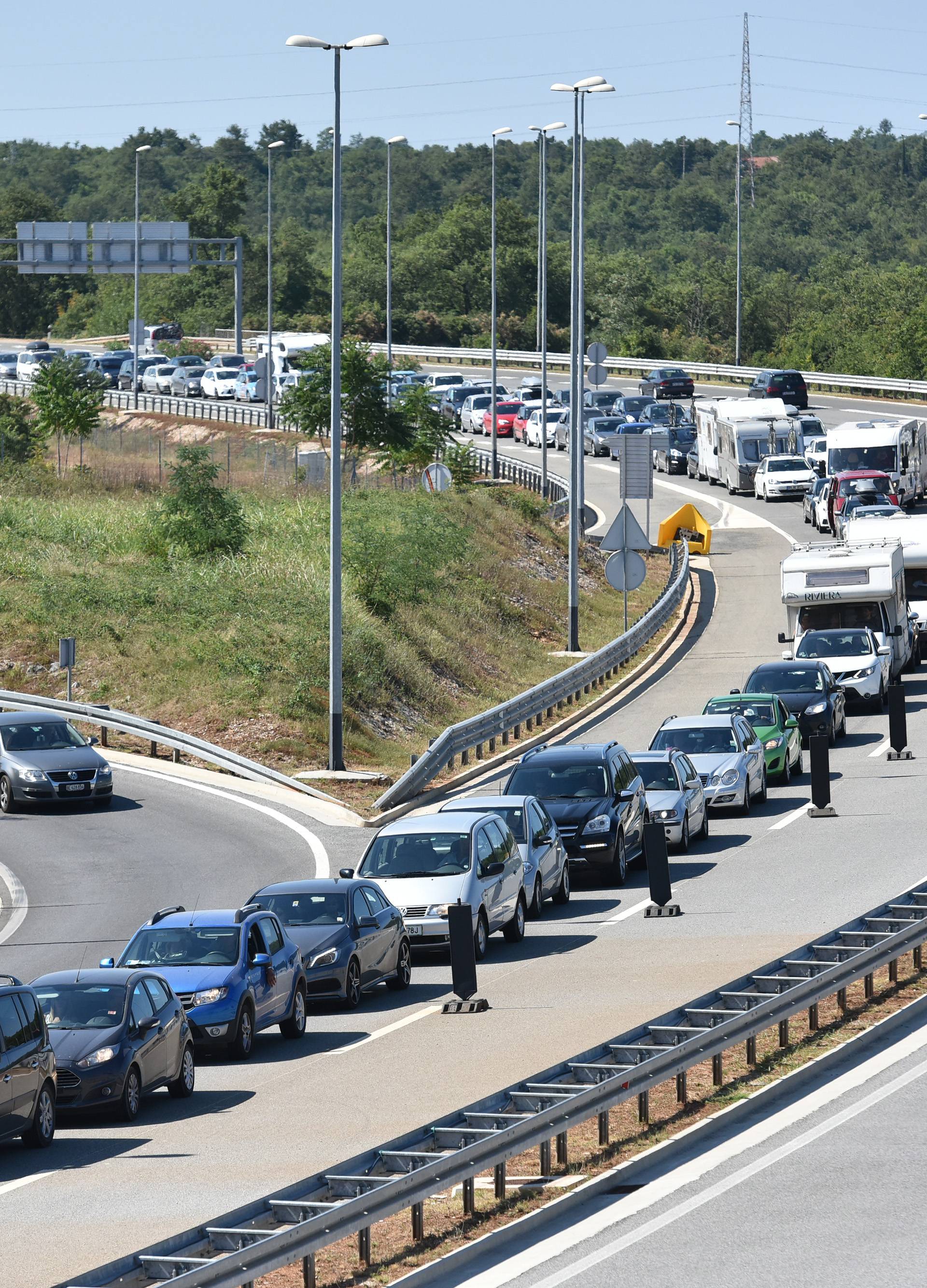 Do 2033. ćemo otplatiti dug: Prvo nas pokradi pa nas zaduži