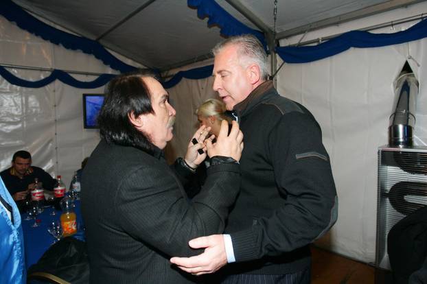 Sanader i simpatizeri: Ovako su HDZ-ovi skupovi izgledali 2007.