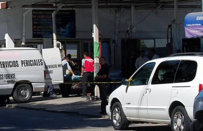 Meksiko: Pucali iz auta i ubili 15 ljudi u autopraonici