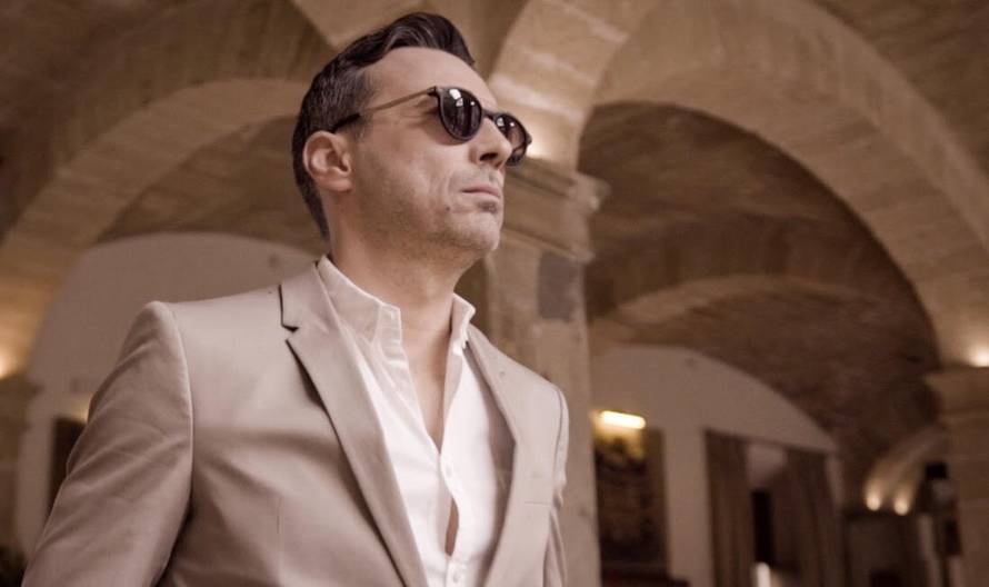 Nekad se bavio manekenstvom, a sada pjeva 'To bi zaslužio...'