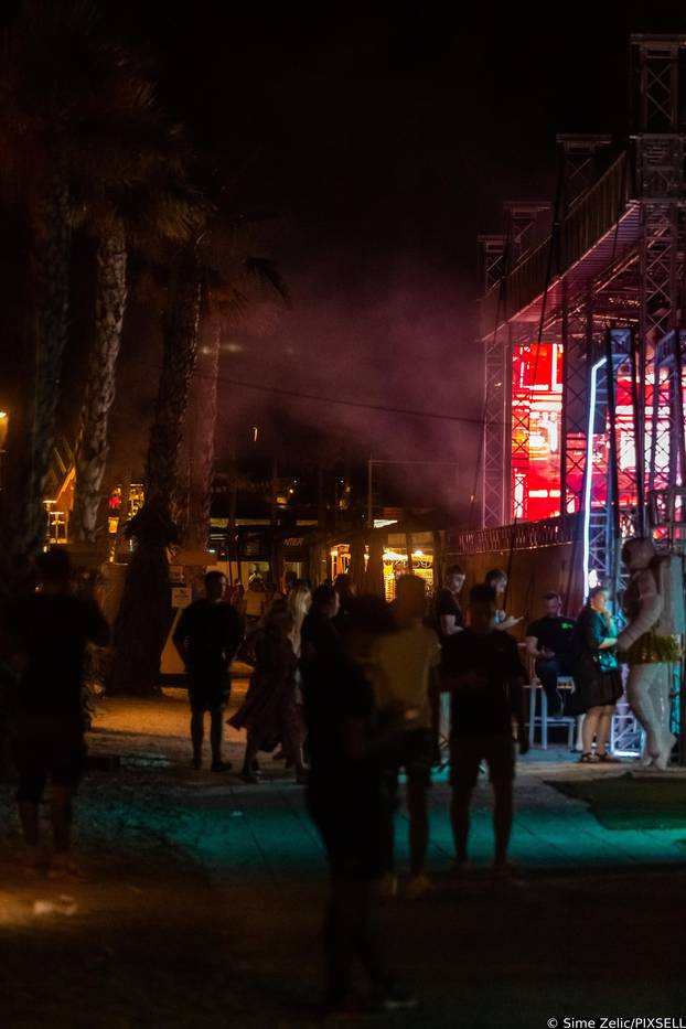 Atmosfera na trećoj večeri 100% Gang festivala na plaži Zrće 
