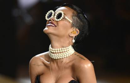 Rihanna nastupila uz anđelice: Je li ih nadmašila seksepilom?