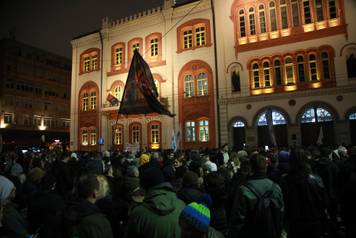 Beograd: Policija upala u Rektorat, gra&dstrok;ani iza&scaron;li na ulice