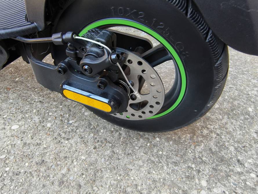 Isprobali smo Acer ES5 romobil za vožnju kroz urbanu džunglu