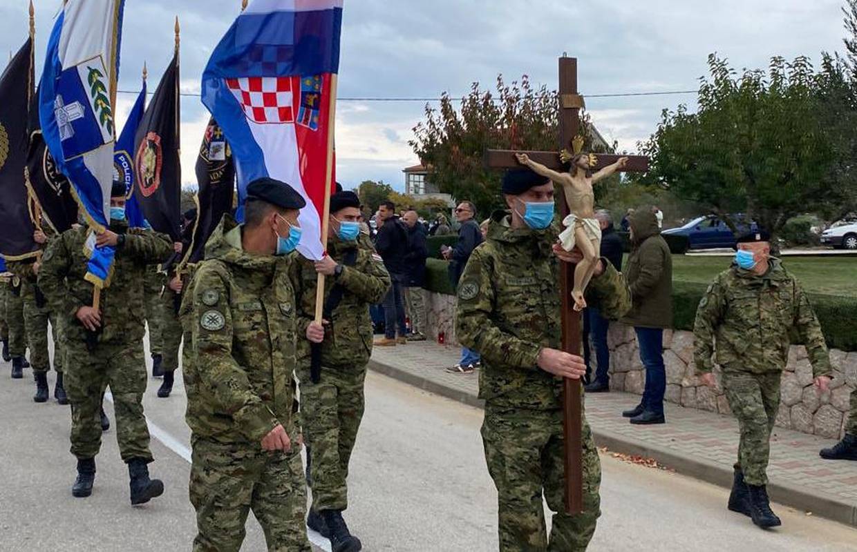 Kolona sjećanja i u Škabrnji: 'Bojim se da ću umrijeti, a neću dočekati pravdu. To me boli'