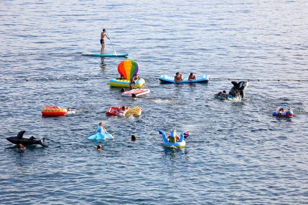 Rijeka: Riječke karnevalske mokre igre - Utrka napuhanaca