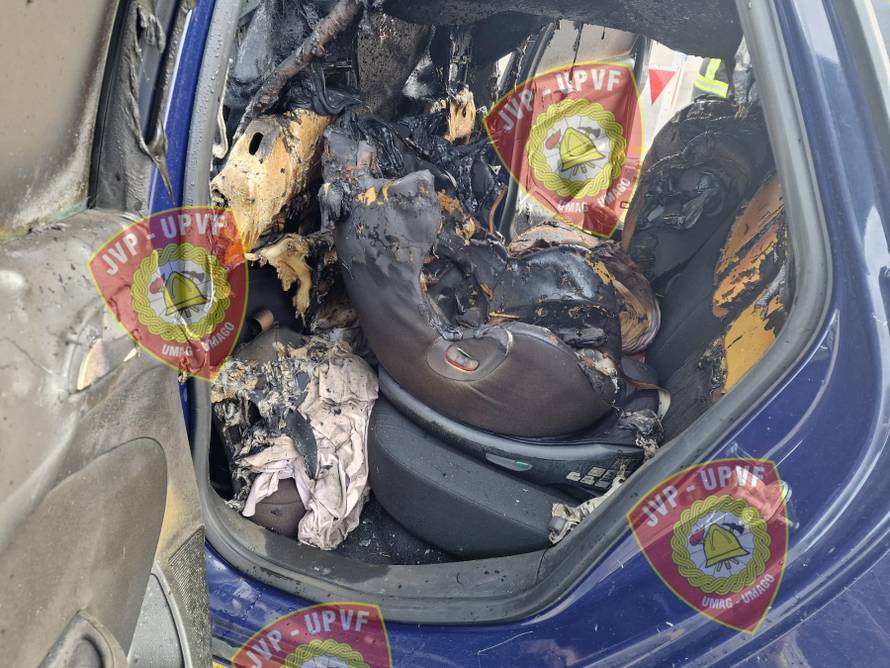 FOTO Brzom reakcijom izbjegli katastrofu: Zapalio se auto u kojem je bila slovenska obitelj