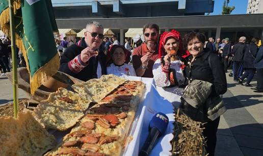 Dođite na Pogača fest u Slavonskom Brodu! Slažu 20 metara dugu šokačku poslasticu