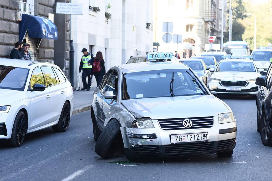 Zagreb: Taksist naletio na dvije curice