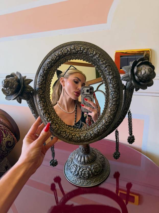 FOTO Možda ste ju sreli... Bujna influencerica posjetila Jadran: 'Ja sam u Hrvatskoj, a vi niste'