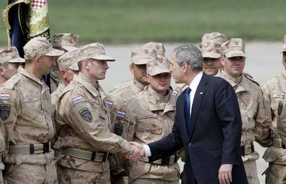 George Bush je pozdravio hrvatske vojnike i odletio 