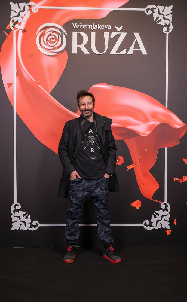 Zagreb: Uzvanici na dodjelu medijske nagrade "Večernjakova ruža" u Hrvatskom narodnom kazalištu