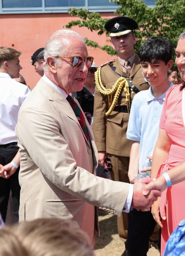 Kralj Charles III. vozio tenk tijekom Dana obitelji Kraljevske tenkovske pukovnije