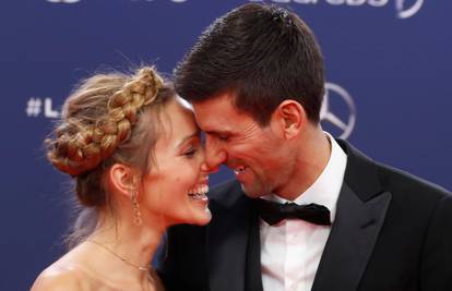 Novak i Jelena Đoković uživali na koncertu Crvene jabuke u Beogradu, slušali  ih iz VIP lože