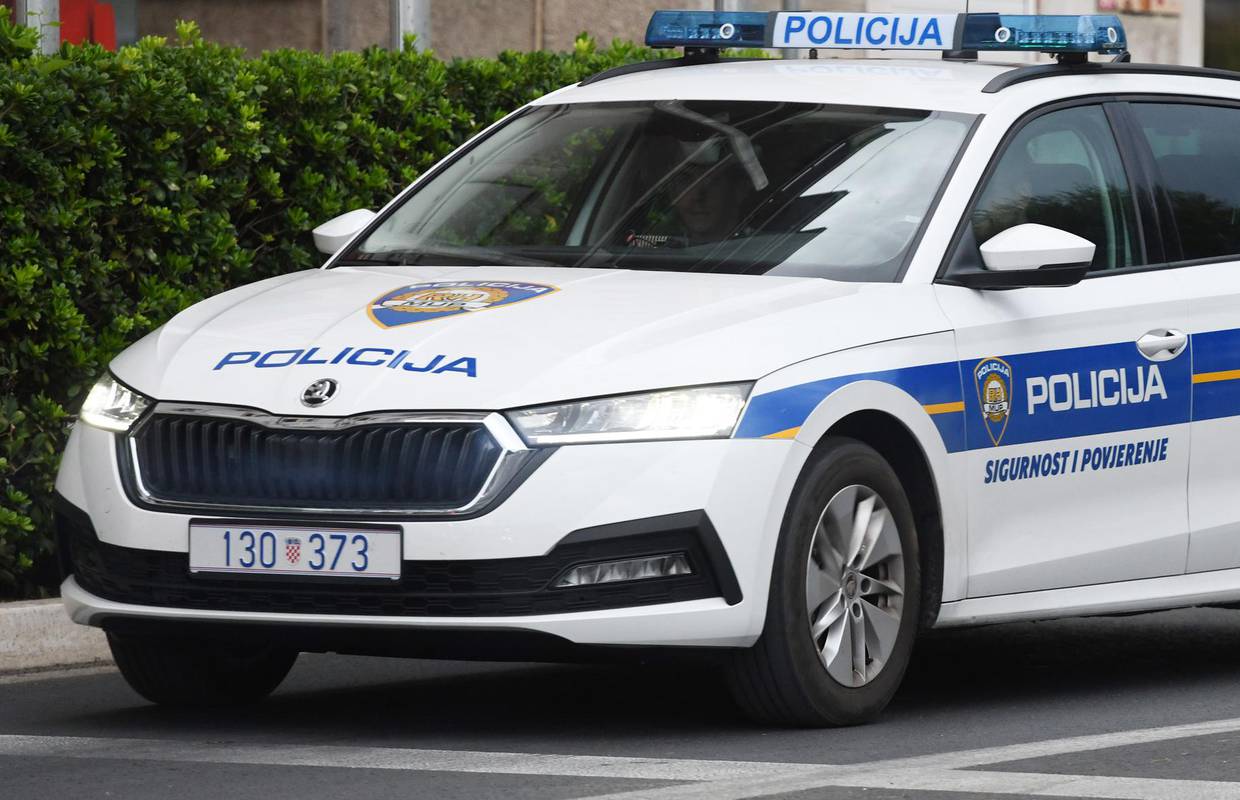 Državljanin BiH krijumčario je strance kod Petrinje, bježao policiji i autom sletio u jarak