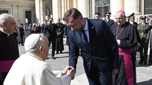 Ministar obrane Mario Banožić na audijenciji Svetog Oca u Vatikanu