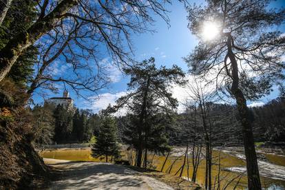 FOTO Ovako izgleda jezero kod dvorca Trakošćan: Obilna kiša ga napunila pa su stali radovi