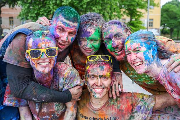 Pulski srednjoškolci slave kraj škole