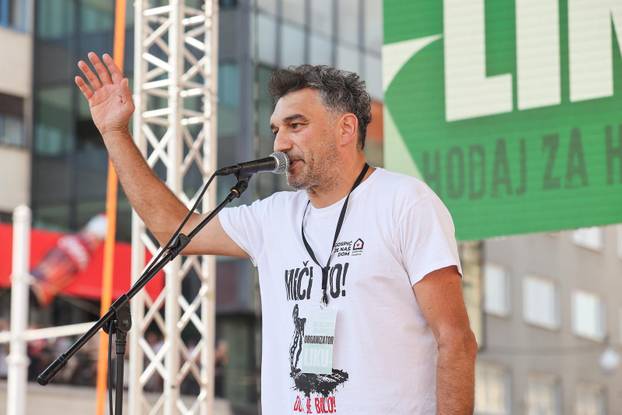 Glavni trg u Zagrebu prepun prosvjednika zbog opasnog otpada u Lici