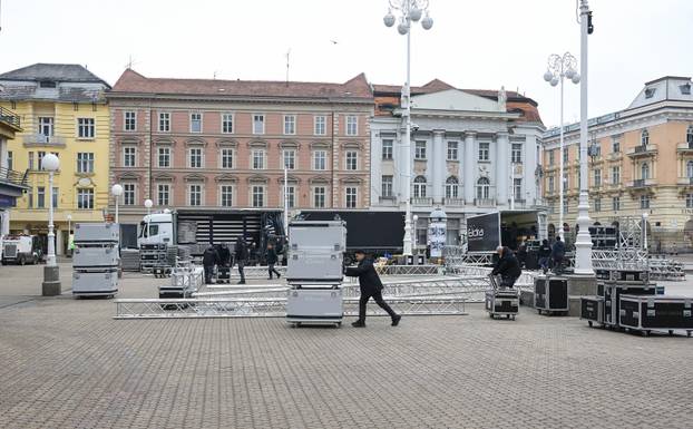 Zagreb: Postavljanje bine na glavnom Trgu gdje će biti organiziran doček rukometaša