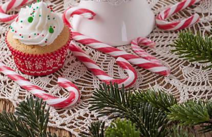 Muffini dobivaju božićno ruho uz fondant, boje i slatke ukrase