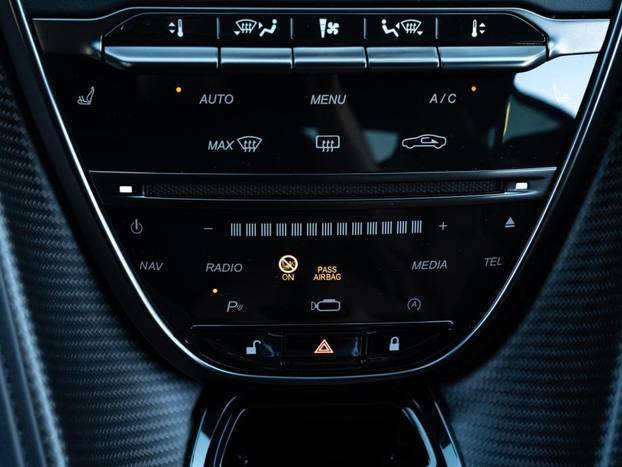 FOTO Ovo je najskuplji auto na oglasu: Bondov miljenik do 'stotke' treba tek 3,6 sekundi