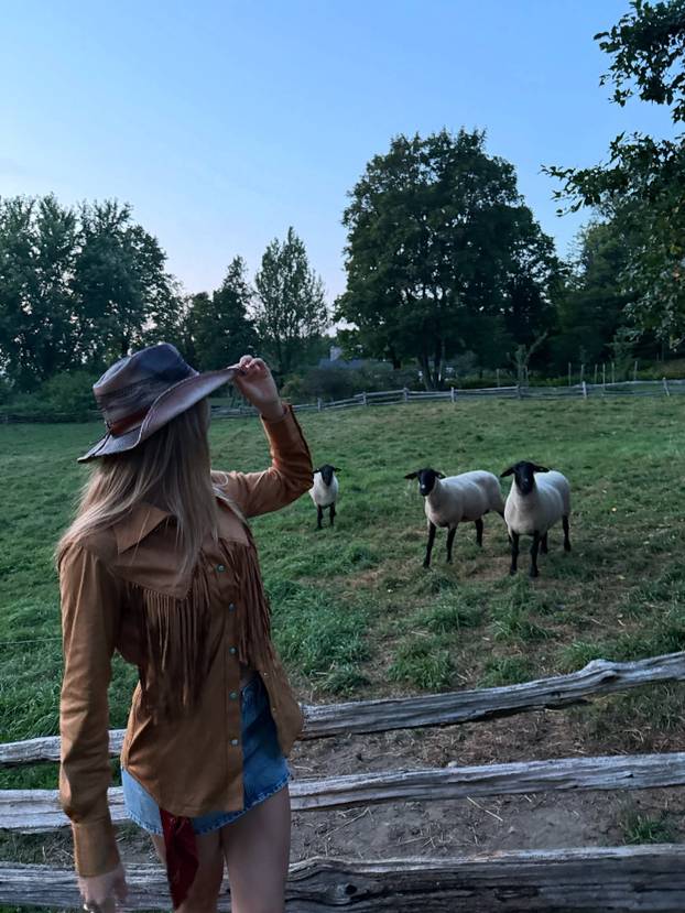 FOTO S 31 godinom oprostila se od tenisa, a zbog obrijane glave izgubila je vrijedno sponzorstvo