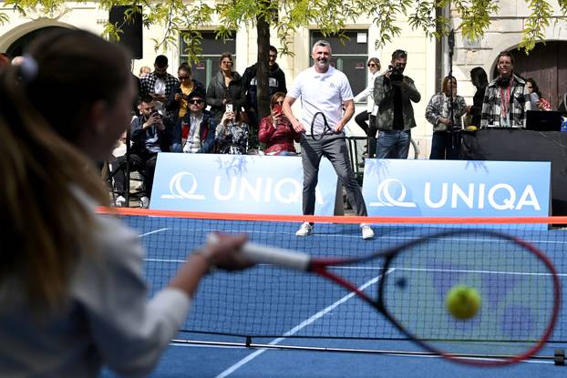 Zagreb: Goran Ivanišević odigrao je egzibicijski meč s mladom teniskom zvijezdom Lunom Vujović povodom predstavljanja zaklade UNIQUA SEE Future