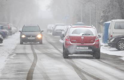 Zagreb opet zabijelio snijeg, a već od sutra bit će puno toplije