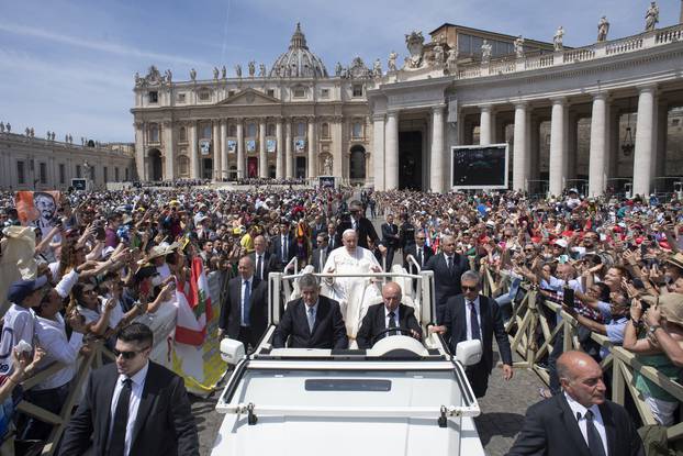 ITALY - POPE FRANCISPRESIDES OVER THE CELEBRATION OF THE CANONIZATION OF BLESSEDS IN ST PETER SQUARE AT THE VATICAN - 2022/05/15
