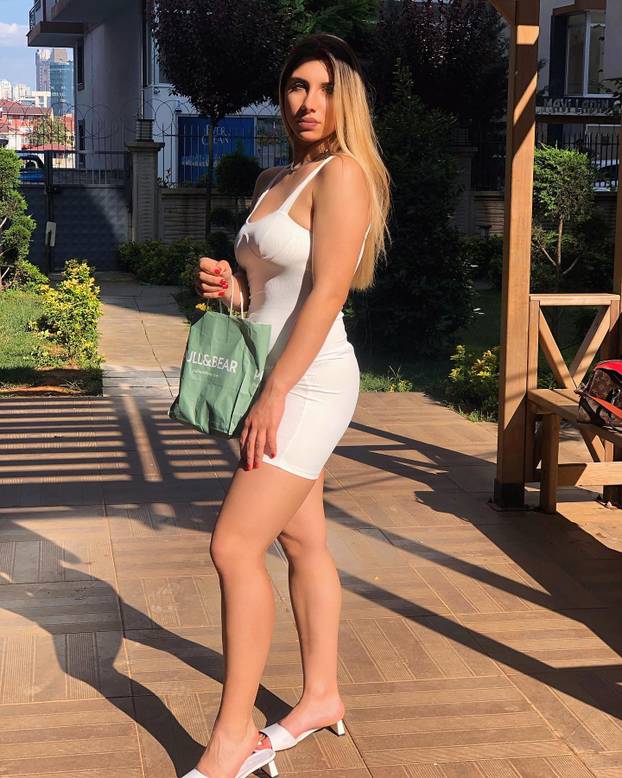 FOTO Tursku sutkinju zbog seks skandala izbacili iz nogometa. Pogodite čime se sada bavi...