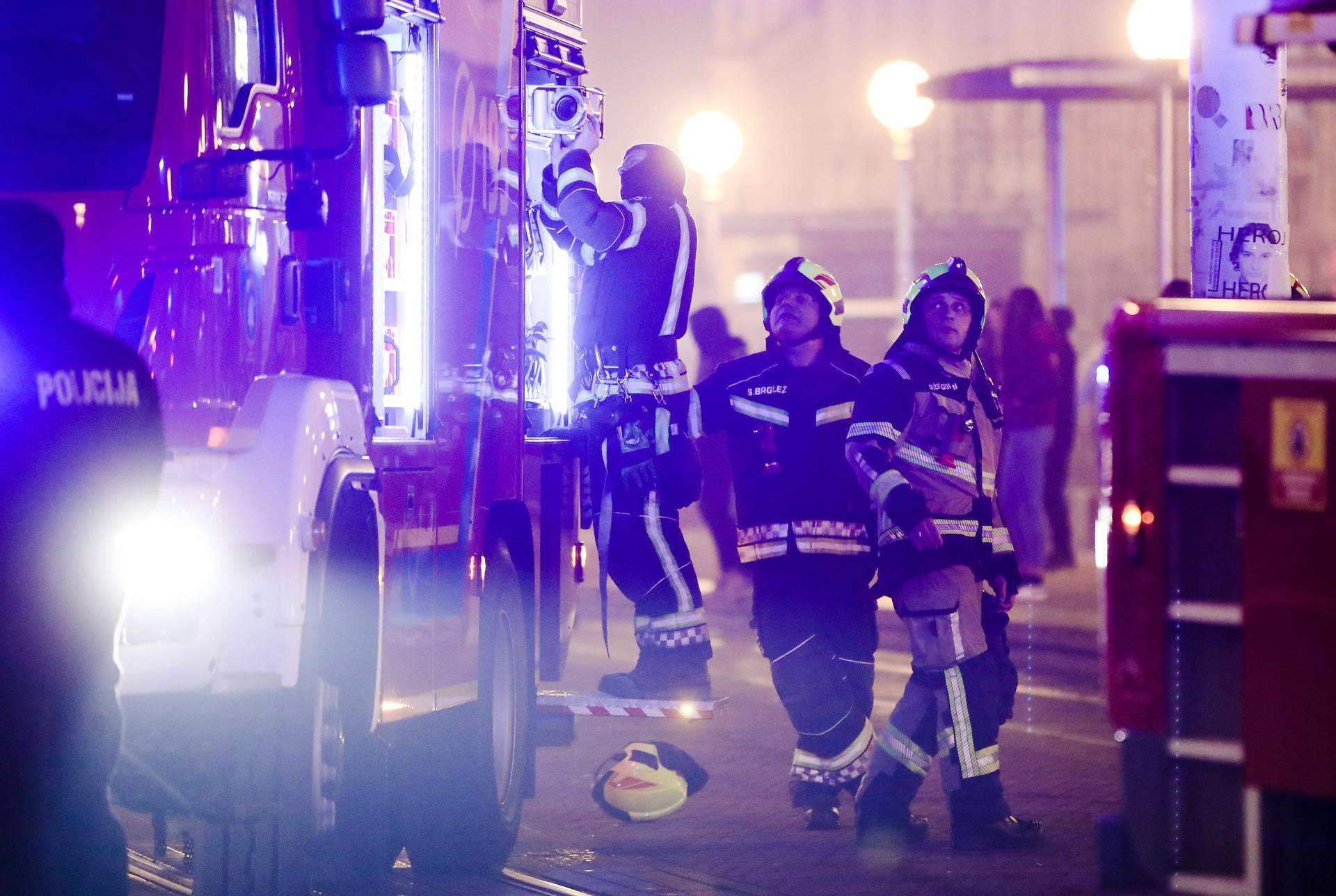 Zagreb: Vatrogasci u novogodišnjoj noći gasili požar na krovu nebodera