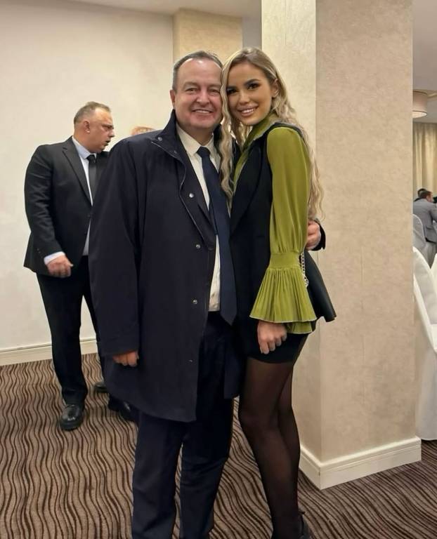 Dačićeva Anči je tužna: Šefe, ne spavam dok se ne oglasiš! Ajde probudi se. Ne  mogu više...