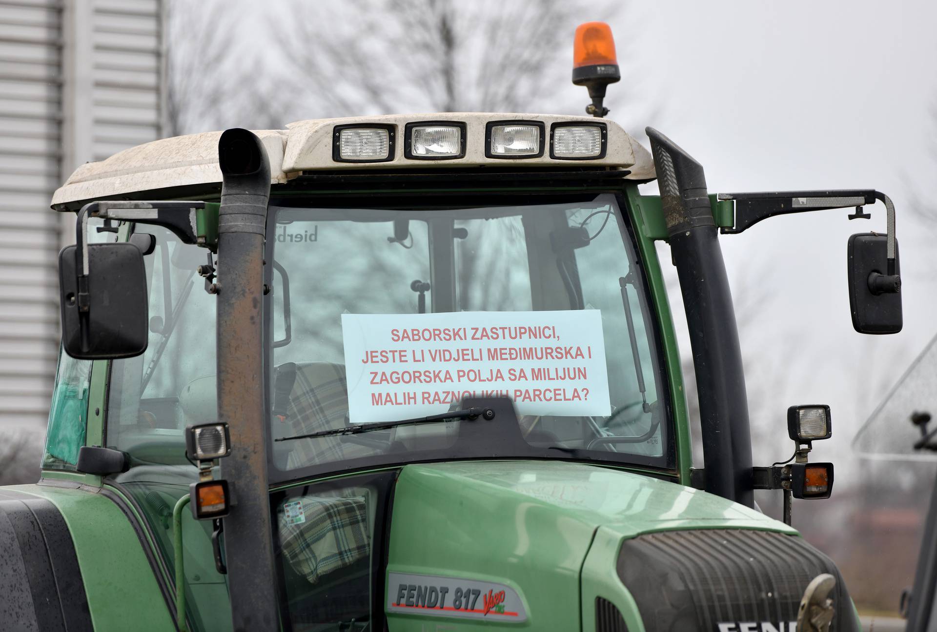Prosvjed poljoprivrednika u Čakovcu u znak podrške poljoprivrednicima koji prosvjeduju u Europi