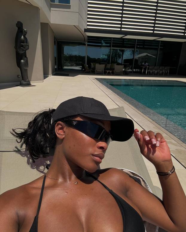 FOTO Arsenalovac osvojio njeno srce prije Premiershipa. Kupio i prsten koji vrijedi bogatstvo