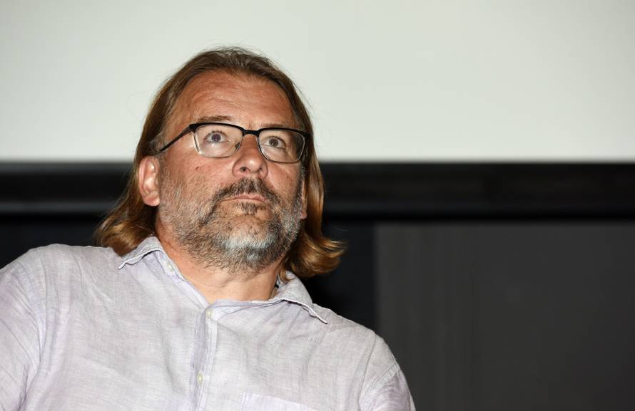 "Jednog dana probudio bi se  s konjskom glavom u krevetu..."