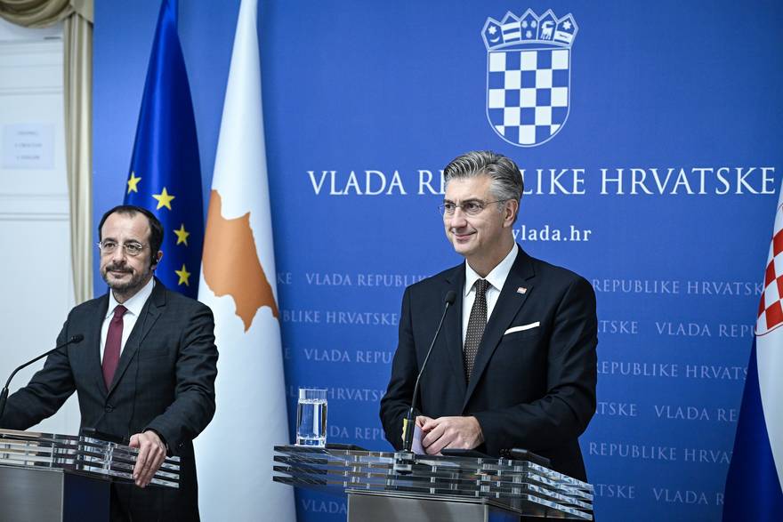 Predsjednik Republike Cipar Nikos Christodoulides i premijer Andrej Plenkovic daju izjave nakon sastanka