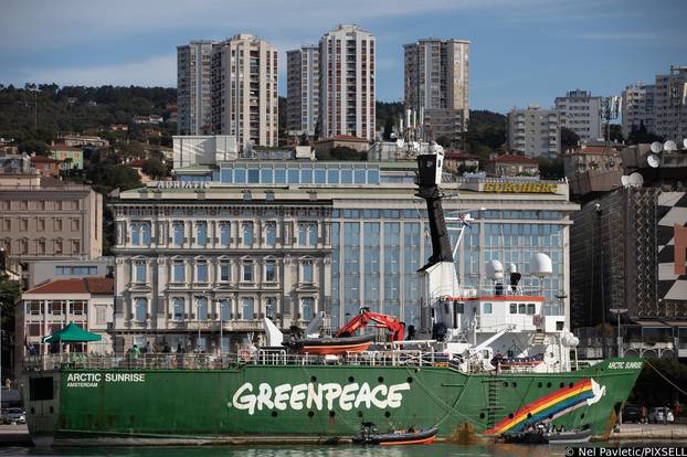 Greenpeace podsjeća: Plinska platforma Ivana D nakon 316 dana još uvijek na dnu Jadrana